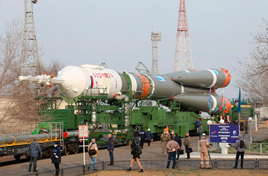 Rocket roll out from the integration building and its transportation to the launchpad